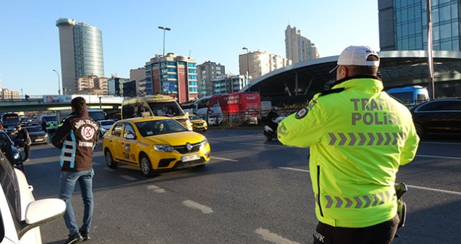  İstanbul'da çakar lamba uygulaması