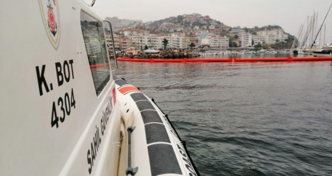  Marmara'da kirlilik alarmı...Liman trafiğe kapatıldı