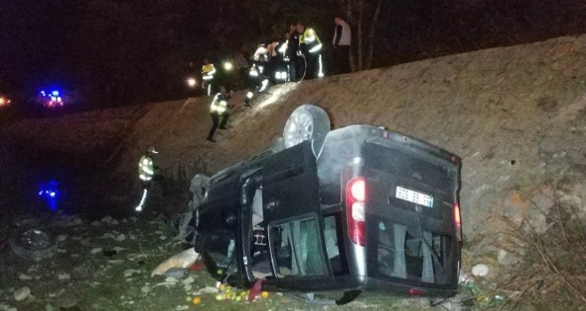  Samsun'da sürücüsü rahatsızlanan kamyonet uçurumdan yuvarlandı: 2 yaralı