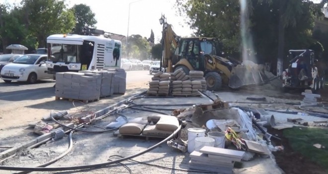 Tekirdağ Büyükşehir Belediyesi yapımı tamamlanmayan meydanın açılışını yaptı