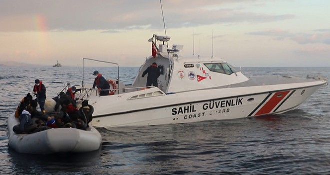 Karasularımıza giren Yunan botu böyle kovalandı