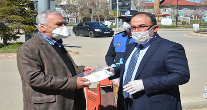 Afşin’de maskeler dağıtılmaya başlandı