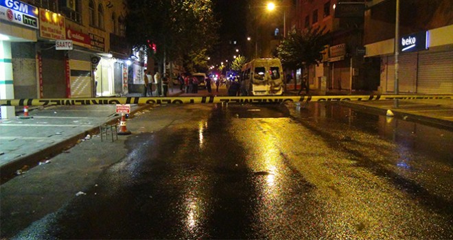  Diyarbakır'da terör yandaşları yolcu minibüsünü ateşe verdi
