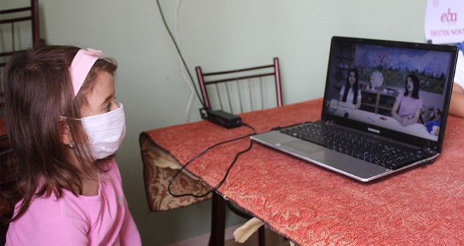 Uzaktan eğitim için köye sınırsız internet bağlattı, kahve okula dönüştü