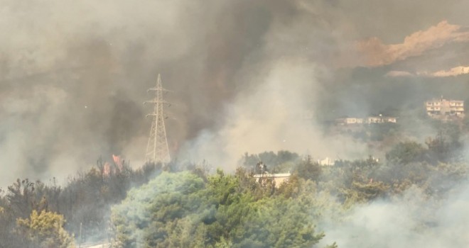 Hatay'daki orman yangını yerleşim yerlerine sıçradı