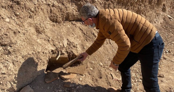 Bursa'da yol çalışmasında Bizans dönemi mezarları ve insan kemikleri bulundu