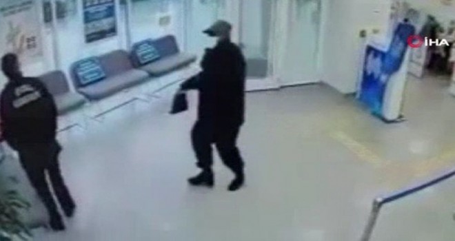 Silivri'de banka şubesinde güvenlik görevlisine saldırı kamerada
