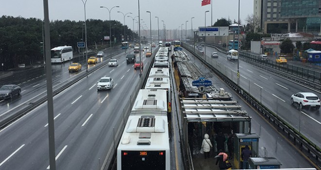  Metrobüsten yıllık 165 milyon dolar gelir elde ediliyor