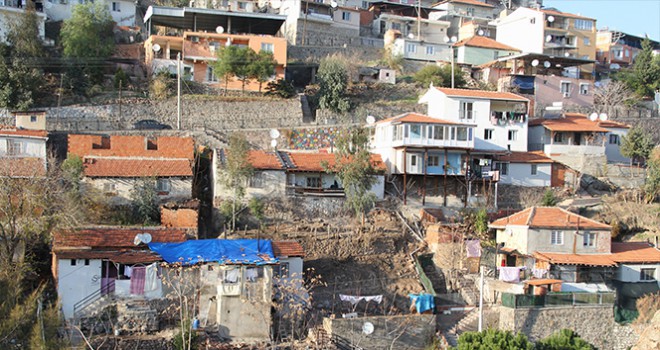 İzmir'de depremden sonra heyelan paniği!