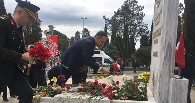 İstiklal Marşı Şairi Mehmet Akif Ersoy kabri başında anıldı