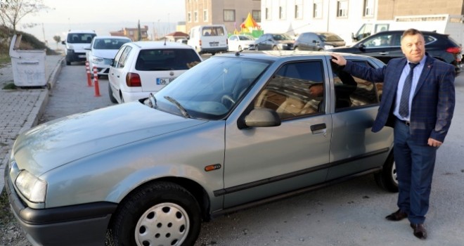  Kendisine ceza yazdırmak için 1 saat trafik polisi aradı