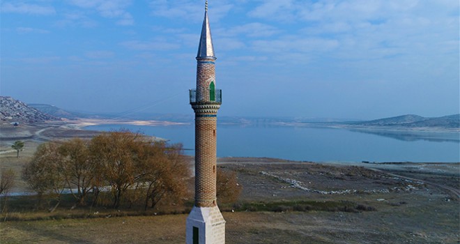 Porsuk Barajı'nda su seviyesi düştü.