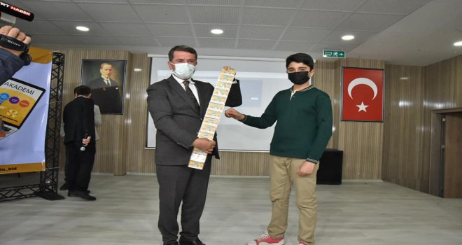Türkoğlu’nda Beş Bin Öğrenciye Eğitim Kartları Dağıtıldı