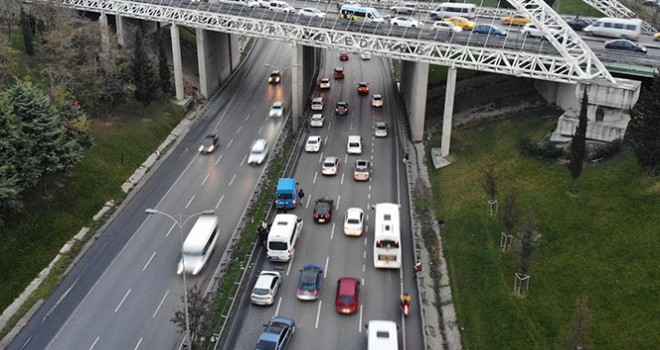 Esenyurt TEM Bağlantı yolunda 7 araçlı zincirleme kaza