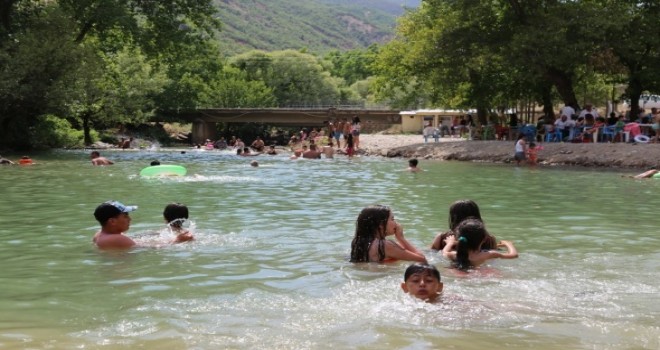 Tunceli’nin plajları sahilleri aratmıyor