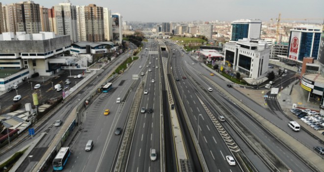 İstanbul'da yollar, kısıtlama kararıyla boş kaldı