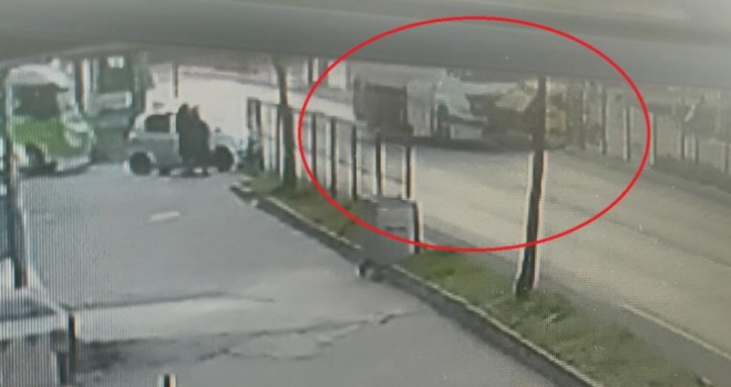 Kırmızı ışık ihlali yapan tanker taksiyi böyle parçaladı