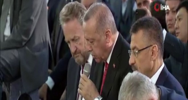 Cumhurbaşkanı Erdoğan, şehitler için Kur'an-ı Kerim okudu