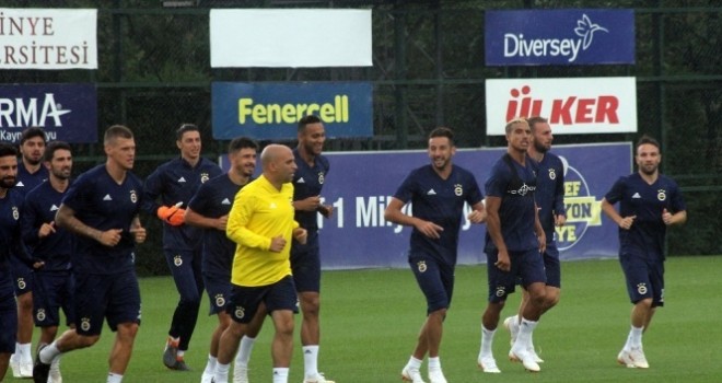 Fenerbahçe yeni sezon hazırlıklarına devam etti