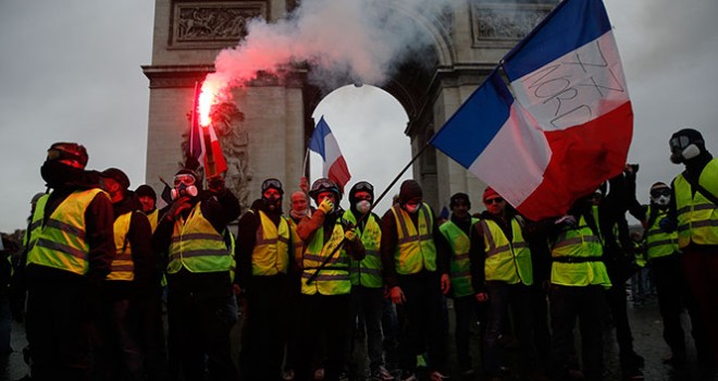  Fransa'da 129 gösterici gözaltına alındı