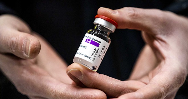 İngiltere'de AstraZeneca aşısının uygulandığı 7 kişi hayatını kaybetti