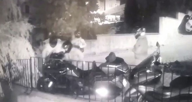 Ataşehir'de kasklı motosiklet hırsızlığı çetesi kamerada