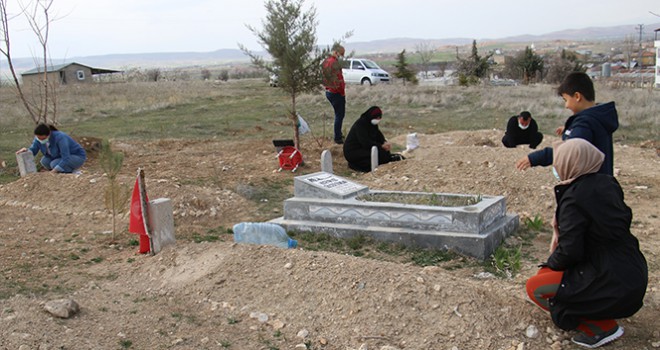 Virüsten aynı aileden 5 kişi 20 gün içinde vefat etti, çocukları herkesi uyardı