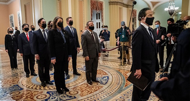 Trump hakkında hazırlanan azil maddesi Senato'ya gönderildi