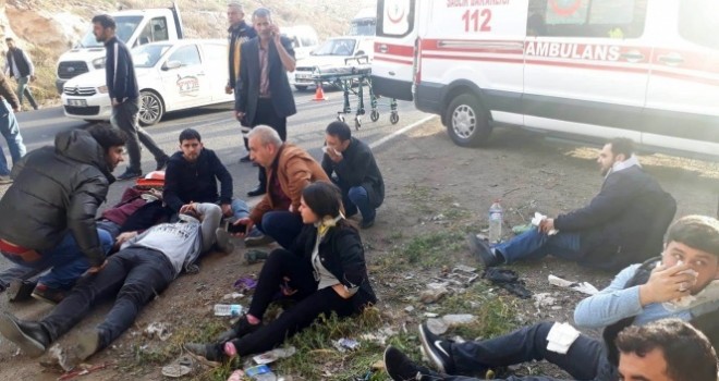 Şanlıurfa'da işçi servisleri kaza yaptı: 18 yaralı