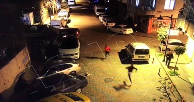 İstanbul'da amatör futbolcuya kapkaç dehşeti kamerada