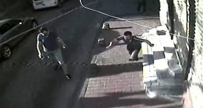 İstanbul'un göbeğinde silahlı saldırı kamerada