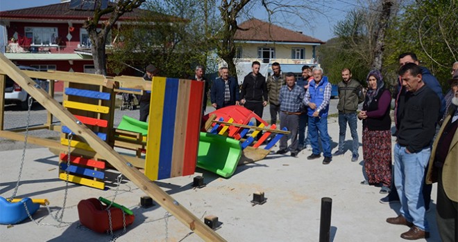 Muhtarlığı kazanamayınca oyun parkını söktü