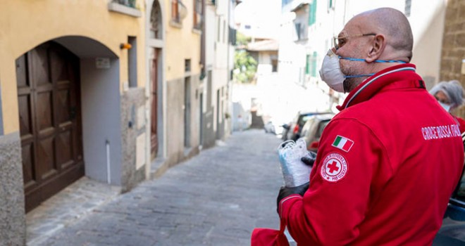 İtalya'da son 24 saatte 636 ölüm