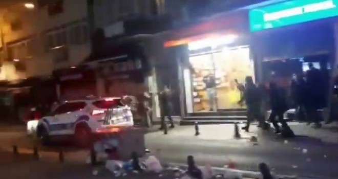 Kadıköy'de polis araçlarına böyle saldırdılar