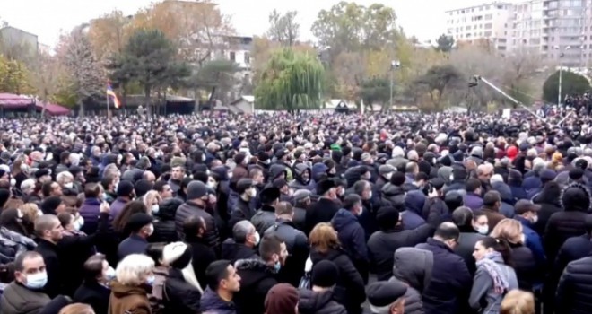 Ermenistan muhalefeti görevi bırakması için Paşinyan'a 3 gün süre tanıdı