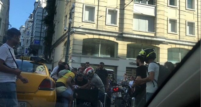 Taksim'de taksicinin ihmali engelli adamı yaralıyordu