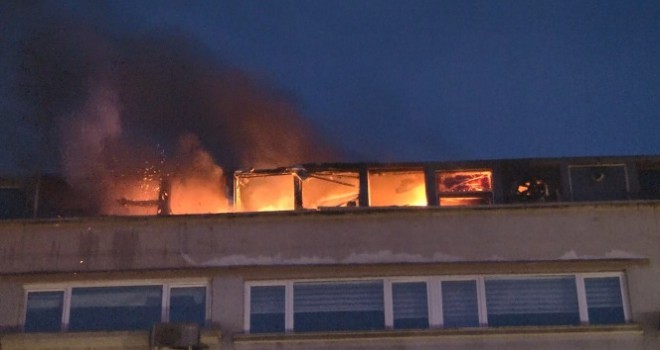 Şişli'de AVM'nin çatı katında restoran yangını