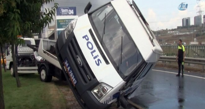 Başakşehir’de ,polis minibüsü devrildi