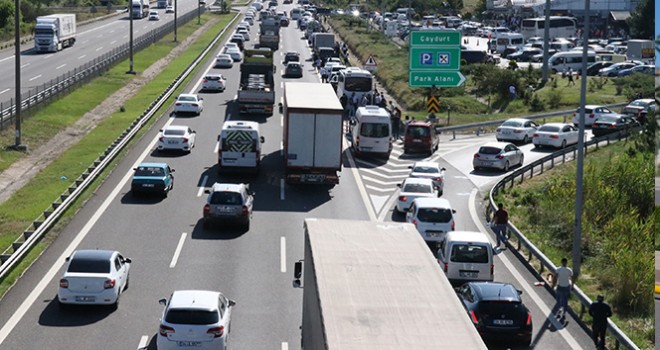 Bolu'da, TEM Otoyolu'nda bayram trafiği yoğunluğu