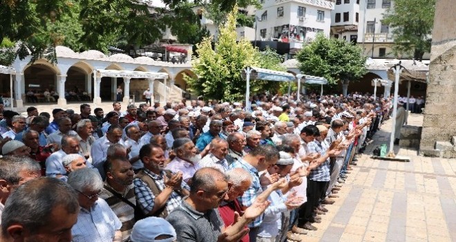 Mursi için Kahramanmaraş'ta gıyabi cenaze namazı kılındı