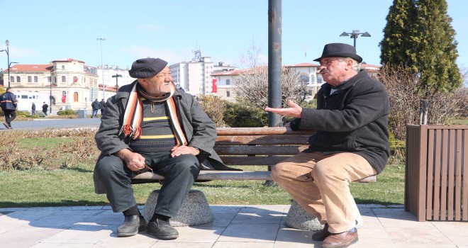 Virüse karşı bankları söktüler!