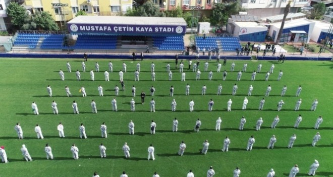 Antalya'da 250 kişilik yıkanabilir maske dağıtım ordusu
