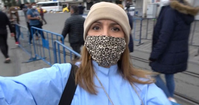 Taksim'de kadın turist gazeteciye saldırdı, o anlar kamerada