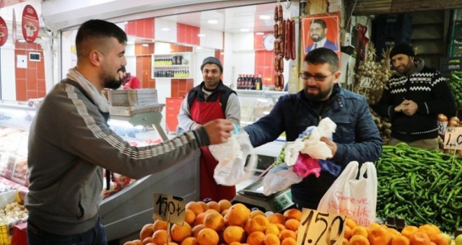  Plastik şişe getirene bez çanta hediye