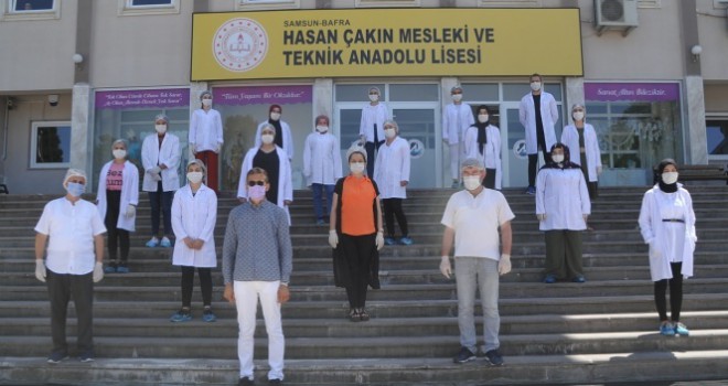 Okul fabrika gibi çalıştı, 3 ayda 750 bin maske üretti