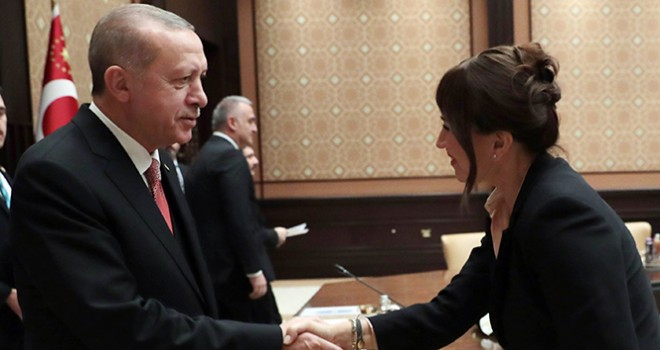 Cumhurbaşkanı Erdoğan, Demet Akbağ'ı arayarak taziyelerini iletti