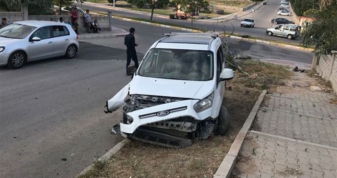 Otomobilde fare zehri içip kaza yaptı