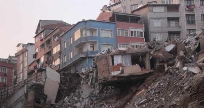 Kağıthane'deki enkaz gün ağarınca ortaya çıktı