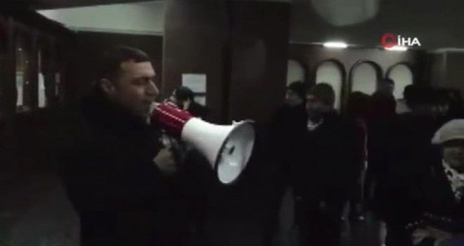 Ermenistan'ın başkenti Erivan'da göstericiler hükümet binasını bastı