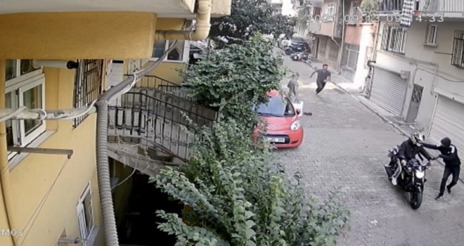 İstanbul'da bıçaklı gasp dehşeti kamerada